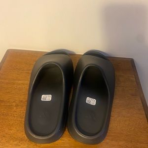 Size 12. Onyx Yeezy Slides. *Brand New*
